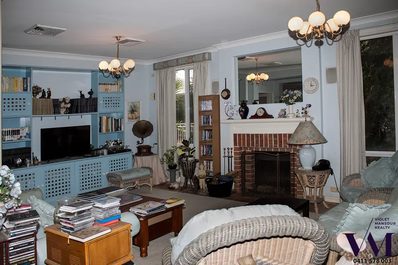 Living area at 12-14 Killarney Court McGraths Hill, photo 3 of 3