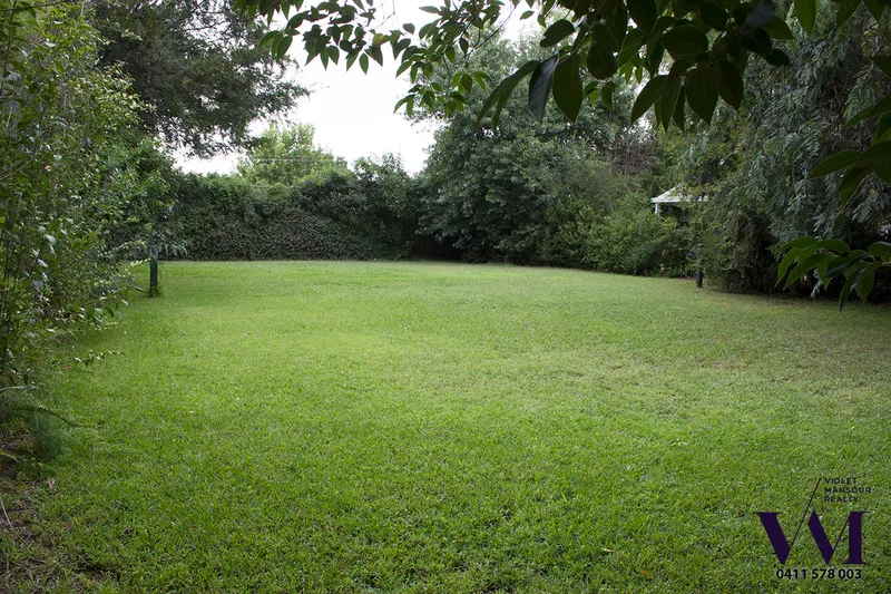 Tennis court at 12-14 Killarney Court McGraths Hill