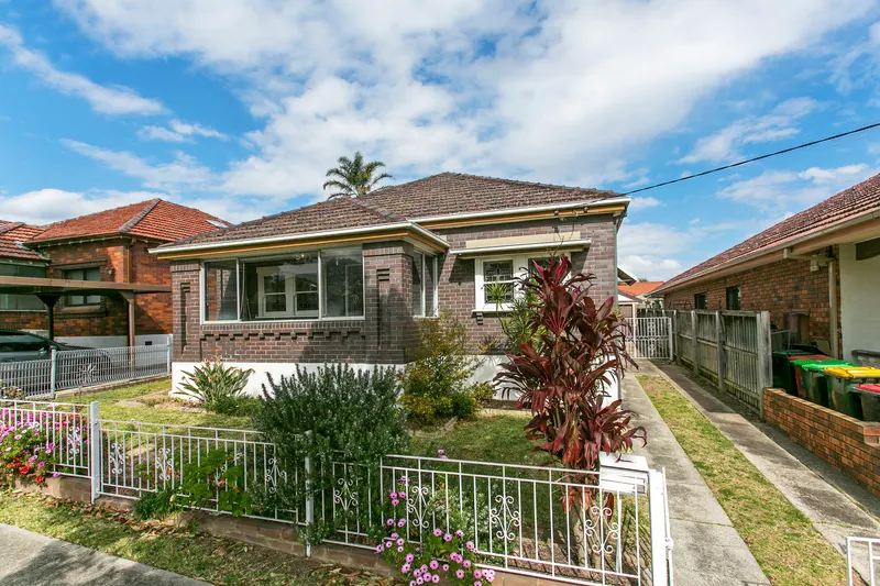 Front of 15 Clemton Ave Earlwood