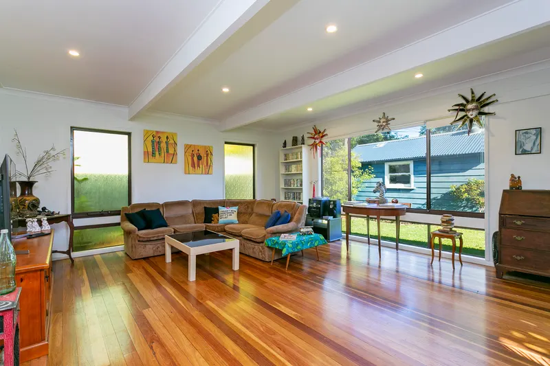 Living area at 25 Shaw Ave Earlwood, photo 1 of 2