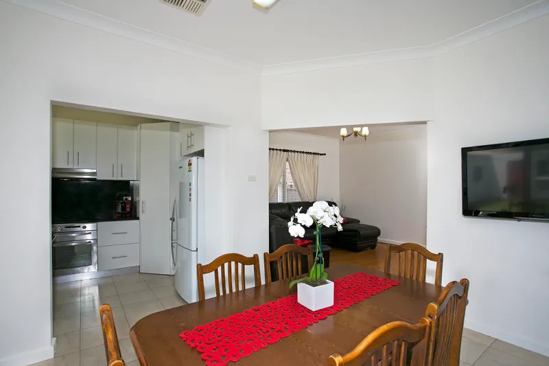 Living area at 33 Shaw Ave Earlwood, photo 1 of 2