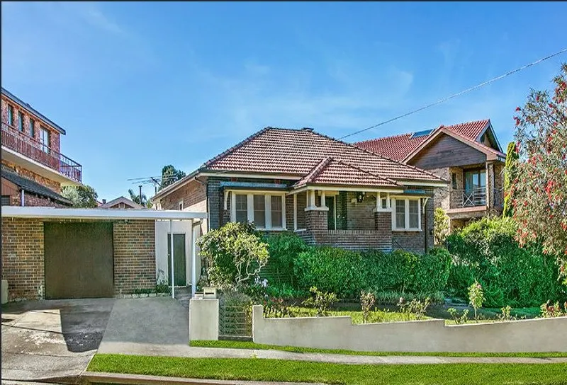 Front of 35 Gueudecourt Ave Earlwood