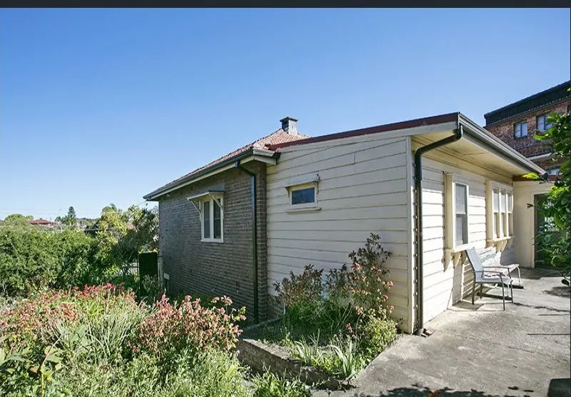 Outdoor area at 35 Gueudecourt Ave Earlwood