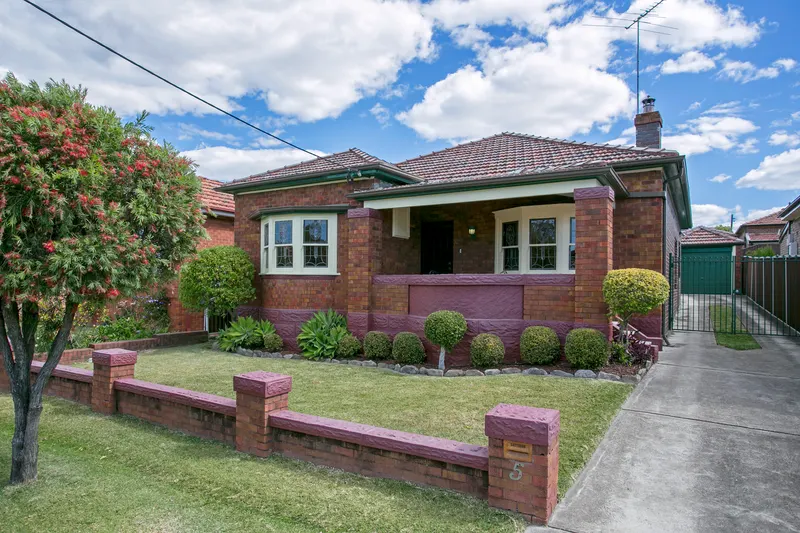 Front of 5 Bardwell Crest Earlwood